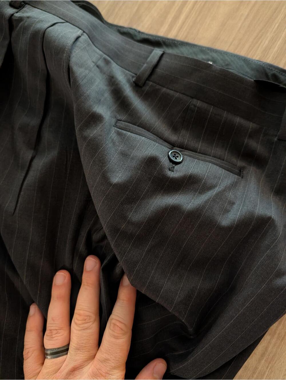 Joseph Feiss Dark Grey Pinstripe Suit 100% Wool Cuffs Pleated 41L - Picture 11 of 12